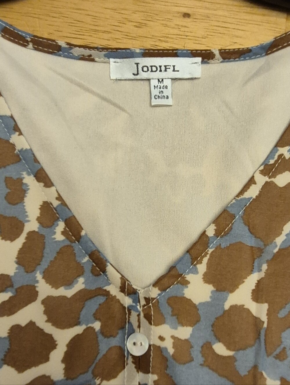 JODIFL Brown & Blue Leopard-Spot V-Neck Blouse With Sheer Quater Sleeves Sz Med - Picture 4 of 8